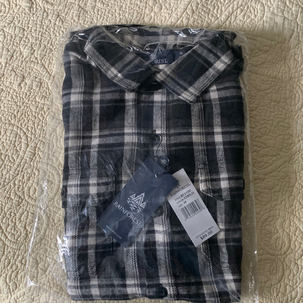 NWT!!!! Men’s plaid long sleeve flannel shirt.
